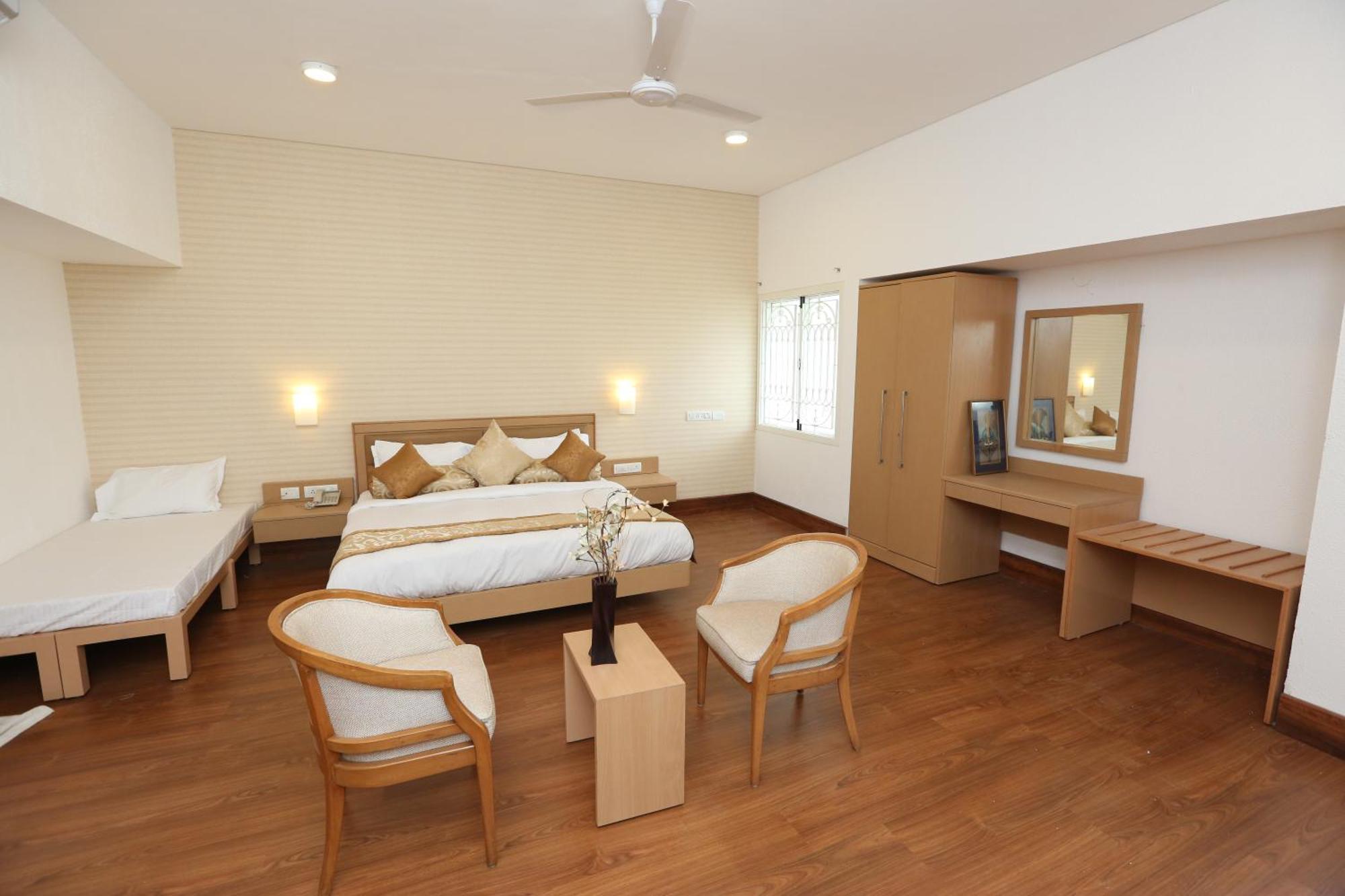 Avenue 11 Boutique Residences, Poes Garden 3*