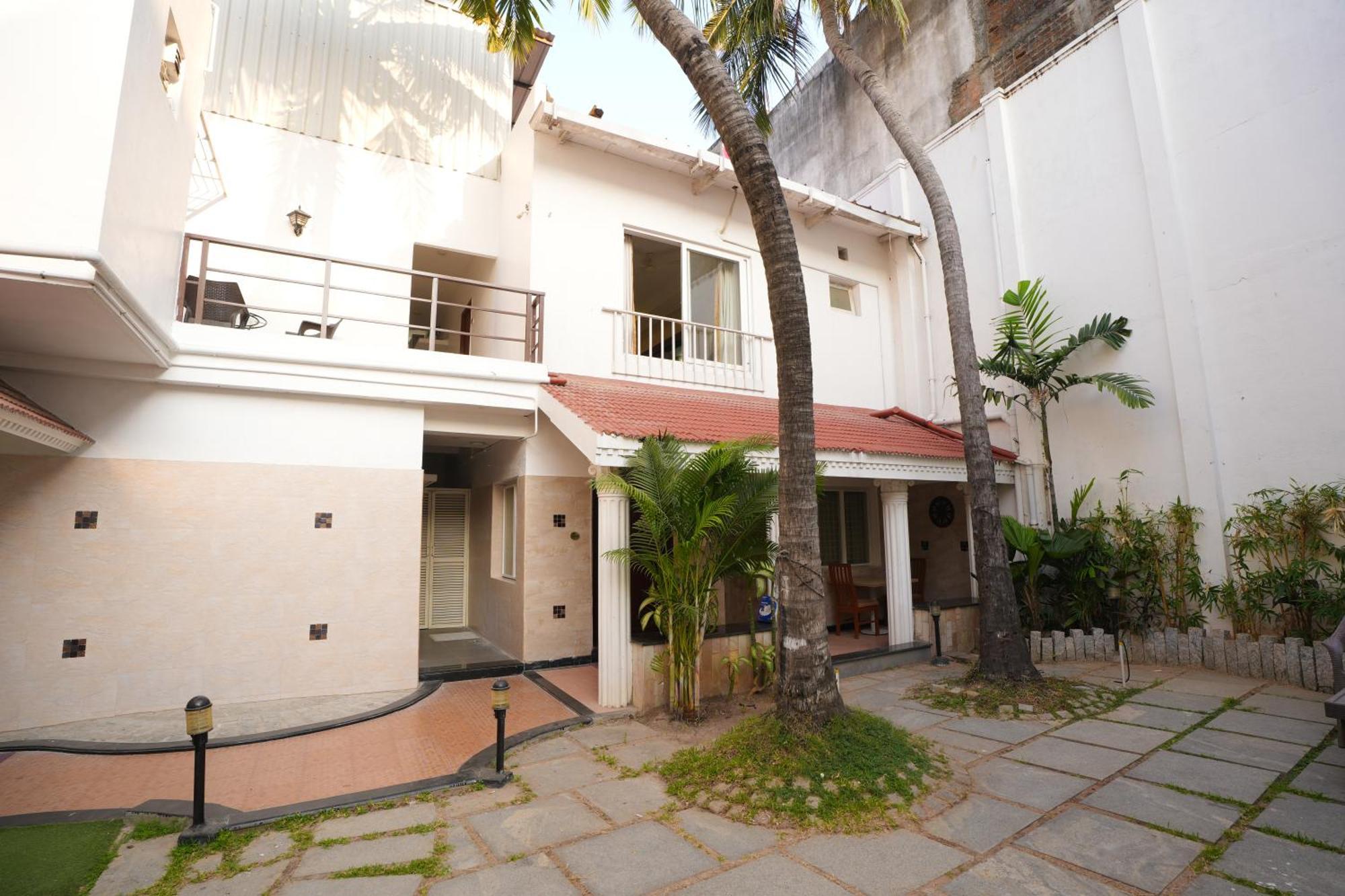 Avenue 11 Boutique Residences, Poes Garden होटल 3*