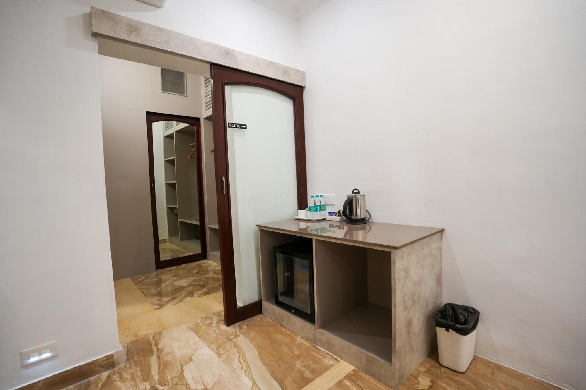 होटल Avenue 11 Boutique Residences, Poes Garden 3*