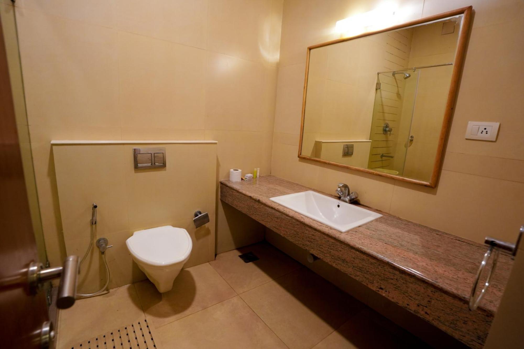 Avenue 11 Boutique Residences, Poes Garden होटल 3*