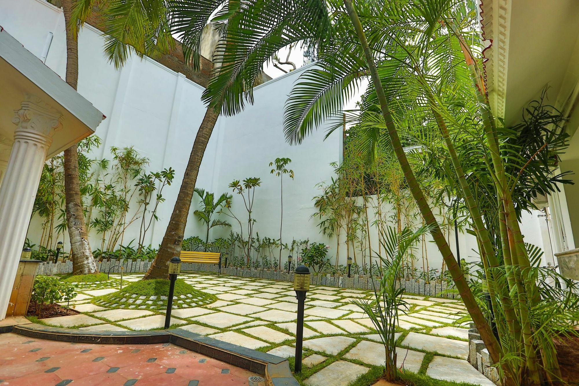 होटल Avenue 11 Boutique Residences, Poes Garden 3*